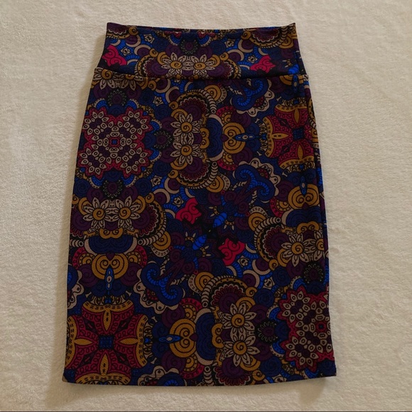 LuLaRoe Dresses & Skirts - LuLaRoe Cassie skirt, mandala-like print - sz S